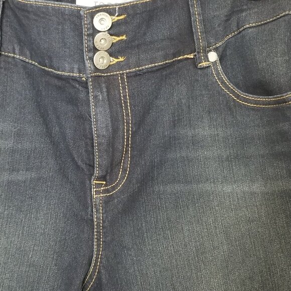 Torrid Women Denim 3X High Rise Skinny Stretch Dark Jegging Short Staple Capsule - Picture 5 of 14